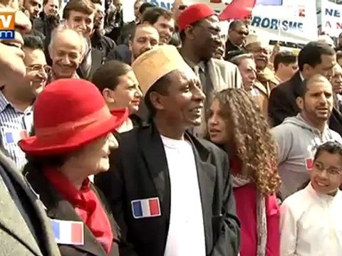 Des musulmans défilent contre l’intégrisme religieux