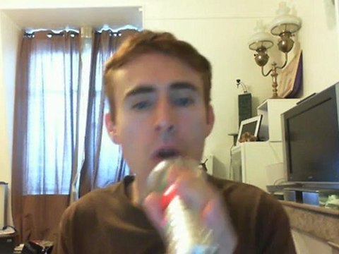 Wiwi égratigne la tour Eiffel de Mikado