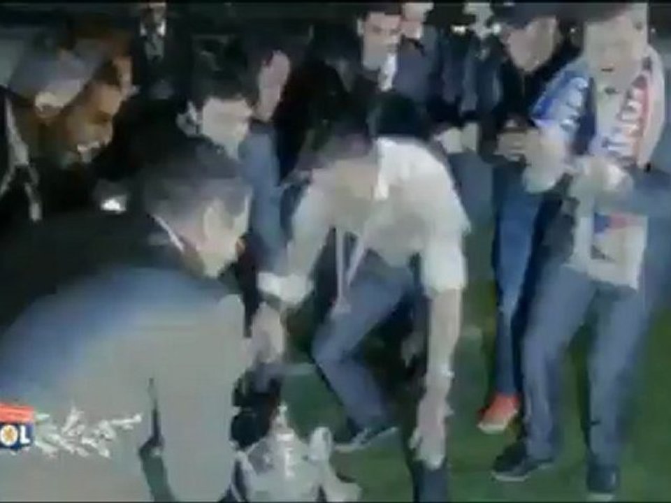 Anthony Lopes (Coupe de France -Joie avec les joueurs) le 28.04.2012