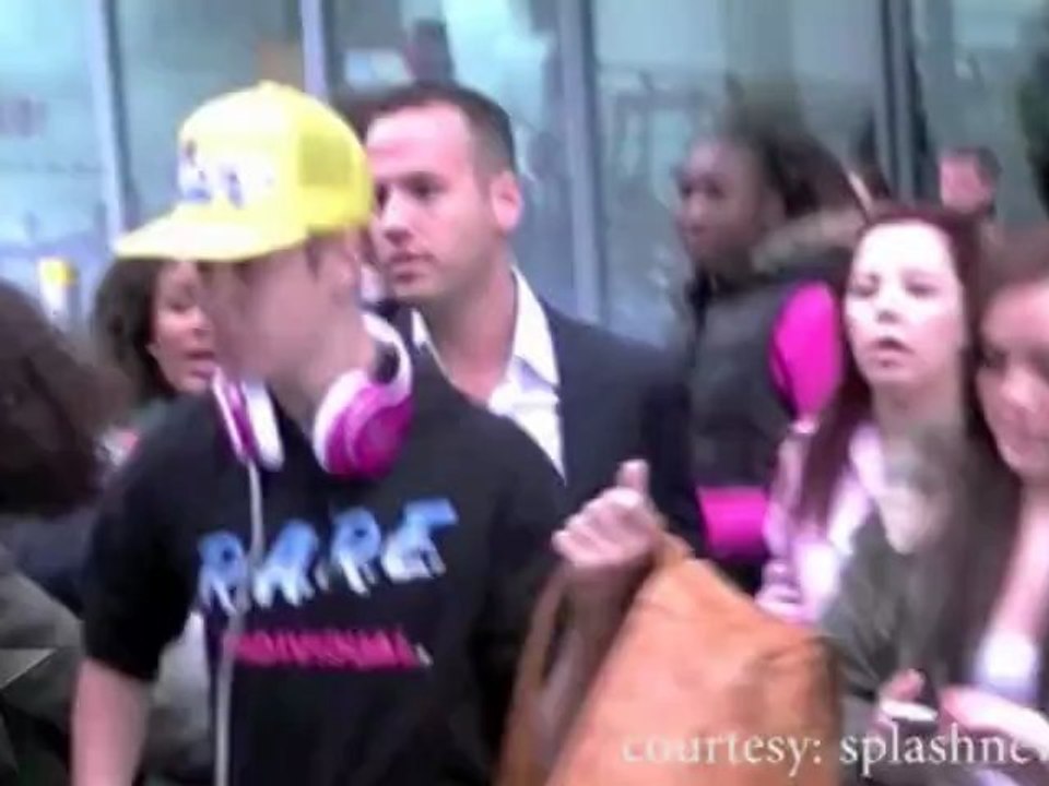 Justin Bieber & Lady Gaga Become Aliens