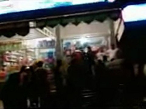 فري برس الحسكة غويران حرق صور بشار الاسد الموجودة بالصالة ج2 ALhasaka