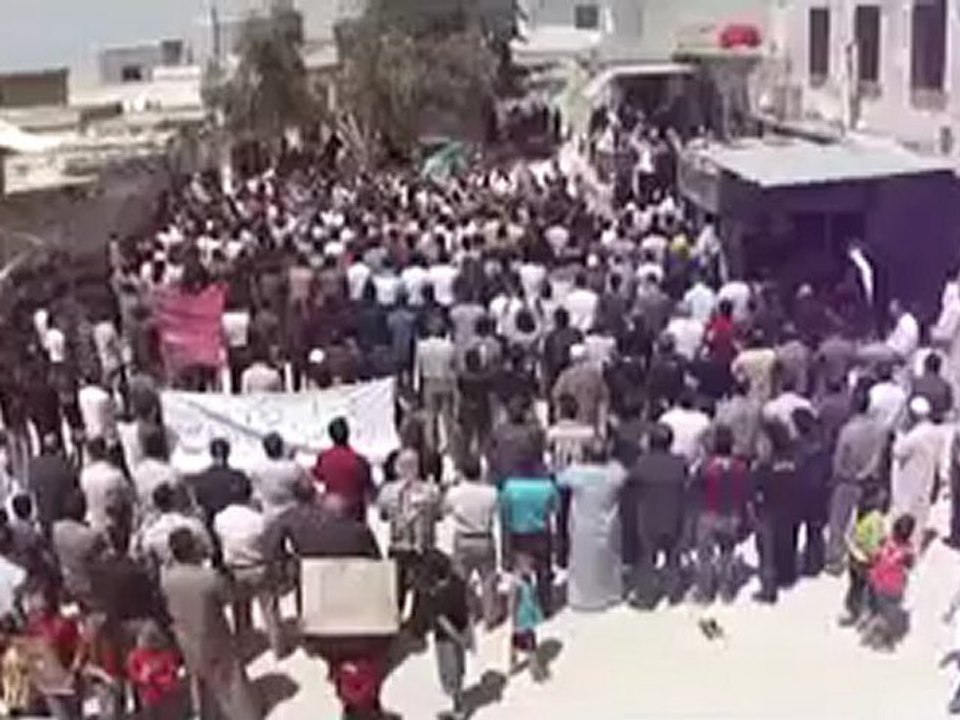 فري برس ادلب جبل  الزاوية الرامي  مظاهرة الاثنين لنصرة ادلب الجريحة30 4 2012 Idlib