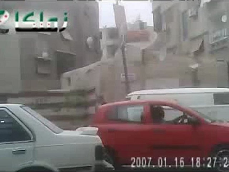 فري برس ريف دمشق زملكا عصابات الأسد تنتشر بالبلدة وتقوم بتكسر المحلات لفك الاضراب 30 4 2012 ج3 Damascus