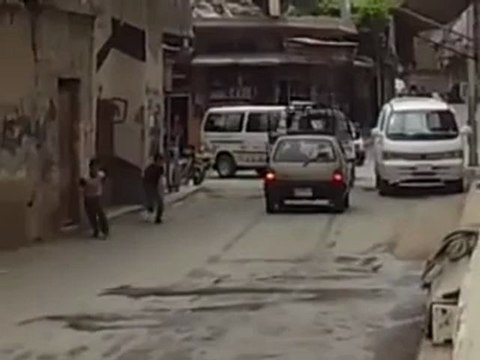 فري برس ريف دمشق زملكا عصابات الأسد تنتشر بالبلدة وتقوم بتكسر المحلات لفك الاضراب 30 4 2012 ج2 Damascus