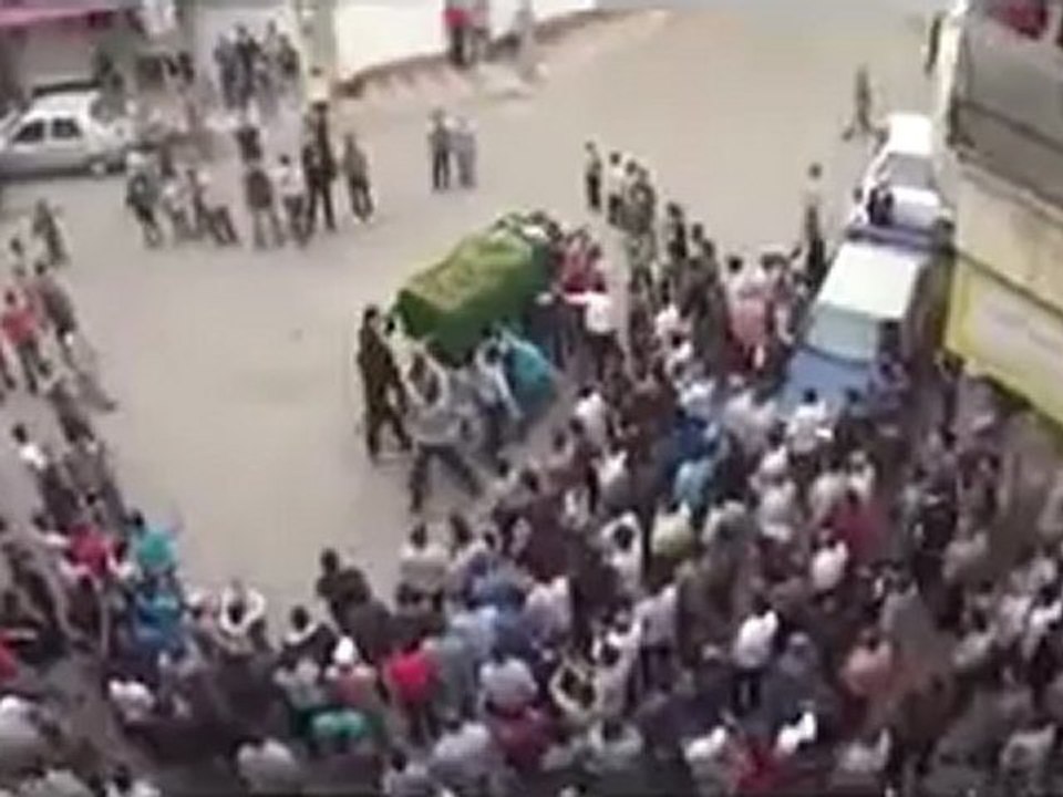 فري برس ريف دمشق تشييع الشهيد البطل عمار علاء الدين  زبداني 30 4 2012 ج1 Damascus