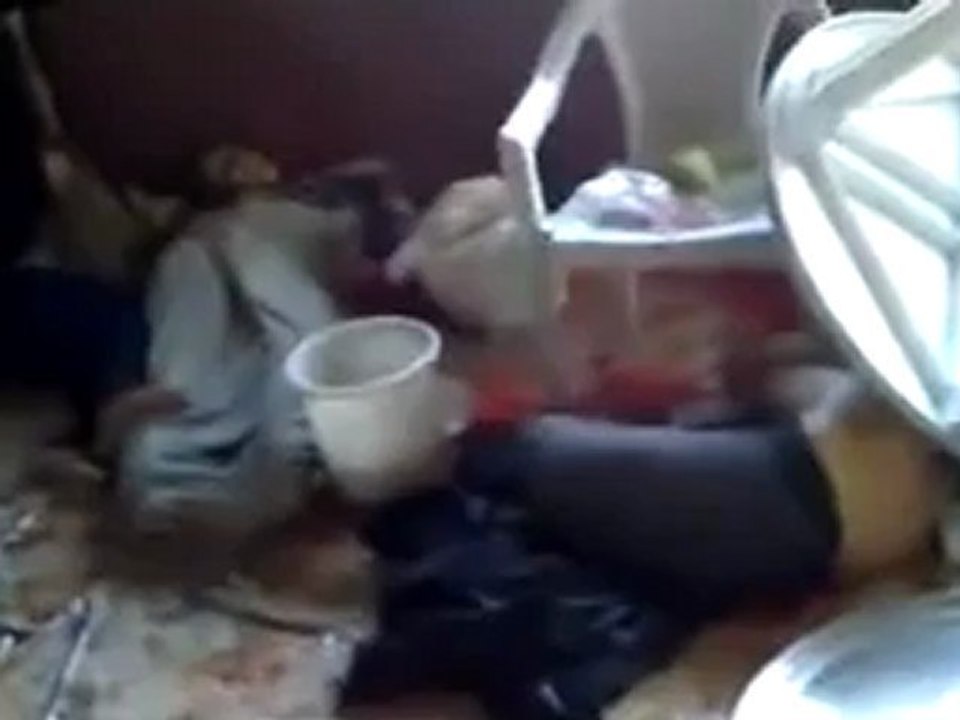 + 18 فري برس حمص مجزرة في كرم الزيتون مسرب من قبل احد عناصر الامن 28 4 2012 Homs