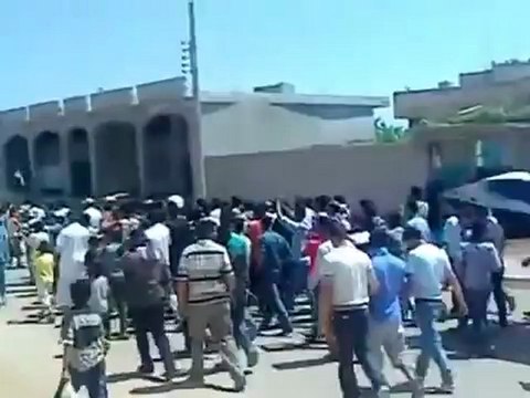 فري برس درعا قرفا مظاهرة صباحية نصرة للمدن المنكوبة 30 4 2012 ج2 Daraa