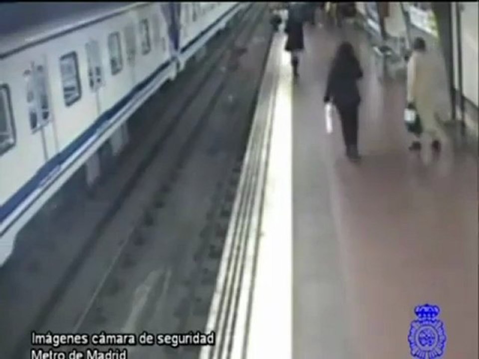 Good Samaritan Saves a Man Who Falls on Train Tracks