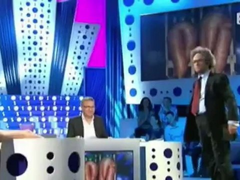 Jonathan Lambert - incarne l'avocat du concombre tueur ! (On n'est pas coucher)