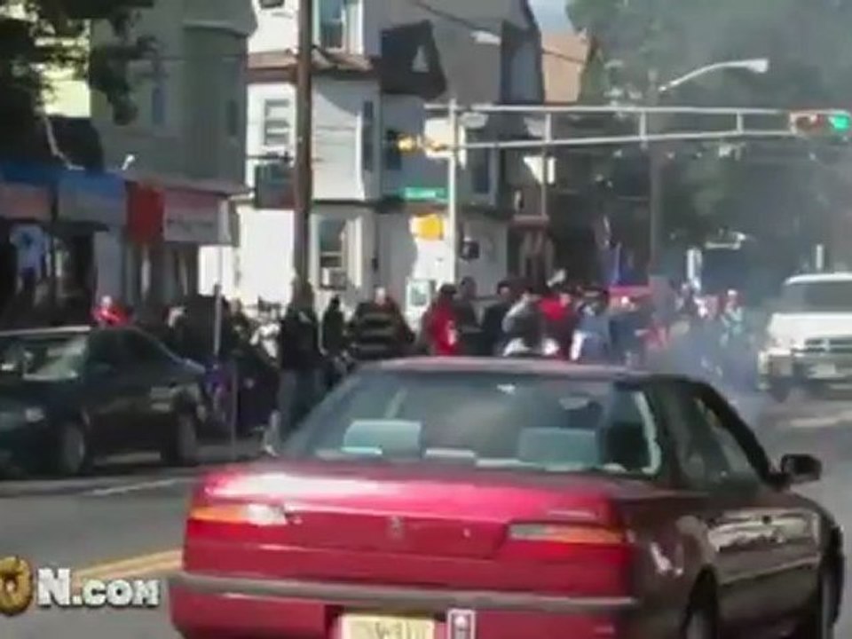 Une moto percute un vélo lors d'un show