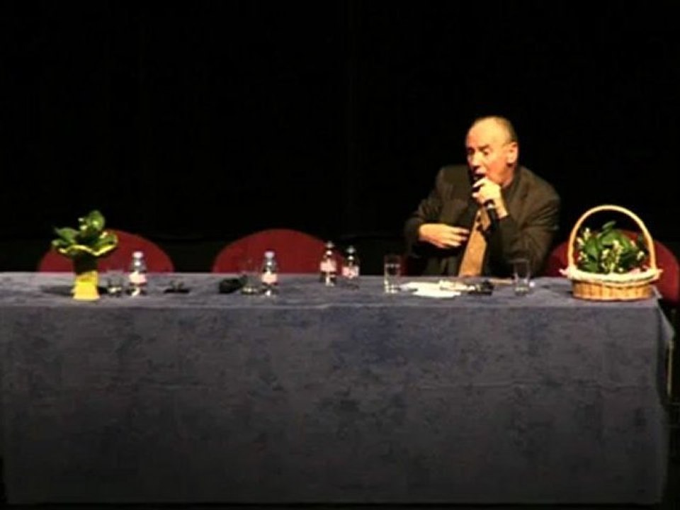 Le professeur Henri Joyeux répond aux questions