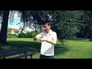 Jordan Gomez manipule son iPhone (Magie & Illusion)