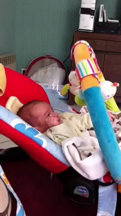 Gabriel s'intéresse a son arche!