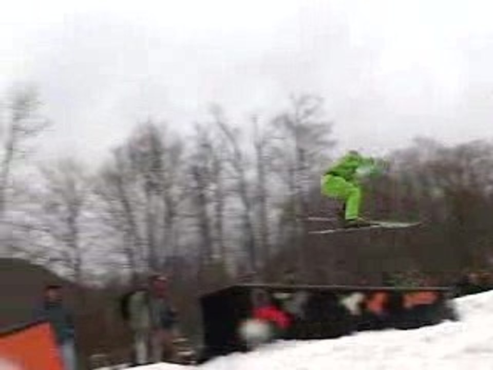 Jump to rail raté