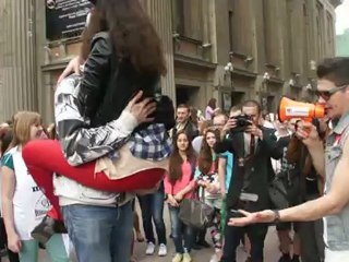 поцелуи без правил- ведущий Артем Артемов