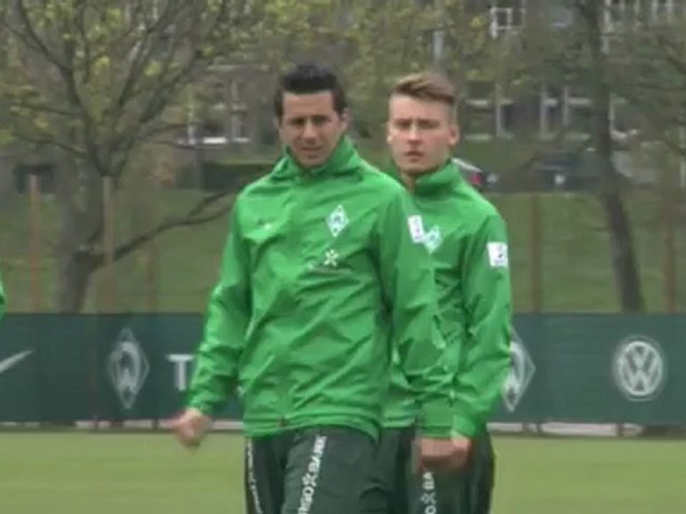 Pizarro für Schalke-Spiel fraglich