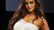 Hot Models and Actresses Wardrobe Malfunction at Lakme Fashion Week 2012