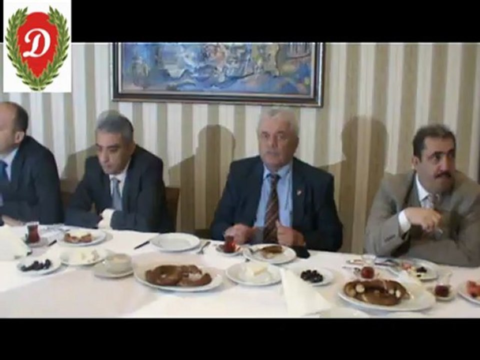 Koçak, basın mensuplarıyla kahvaltıda buluştu..
