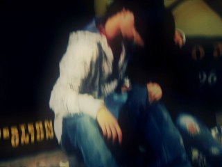 Beso. Gaby y Nick. Troglo Blog