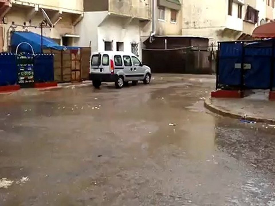 سقوط الامطار