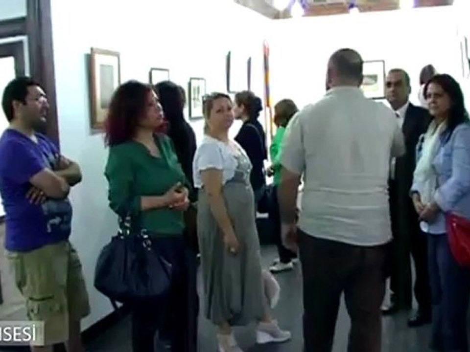Bedri Rahmi Eyüboğlu'nun orjinal eserleri sergileniyor