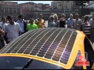 Napoli - L'auto da corsa solare Solar wolrd gt (live 02.05.12)