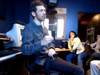 Est-ce que vous travaillez toujours seul dans votre studio? Vous ne vous ennuyez pas