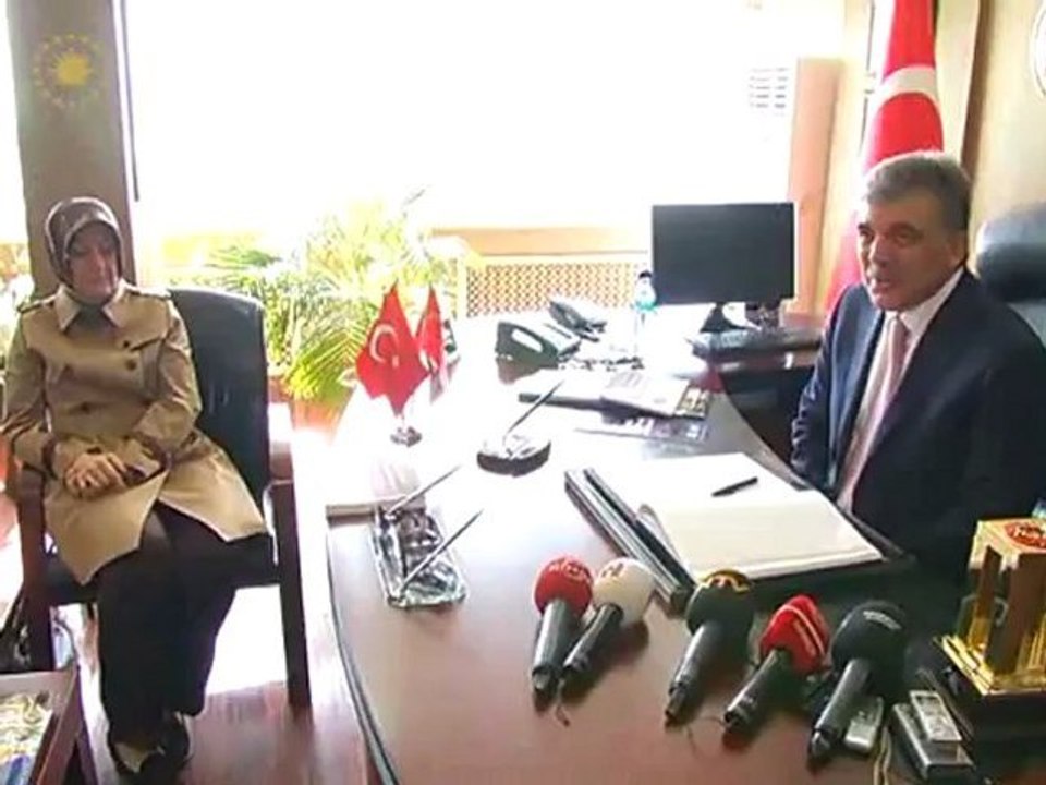 Cumhurbaşkanı Gül ve Bayan Gül Çanakkalede Onsekiz Mart Üniversitesini ziyaret etti.