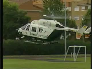 Salida de Goikoetxea del helicóptero de la Guardia Civil