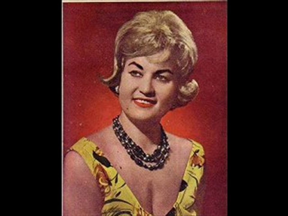 Mualla MUKADDER - BİR GÜN KARŞIRSAK AYRILDIĞIMIZ YERDE