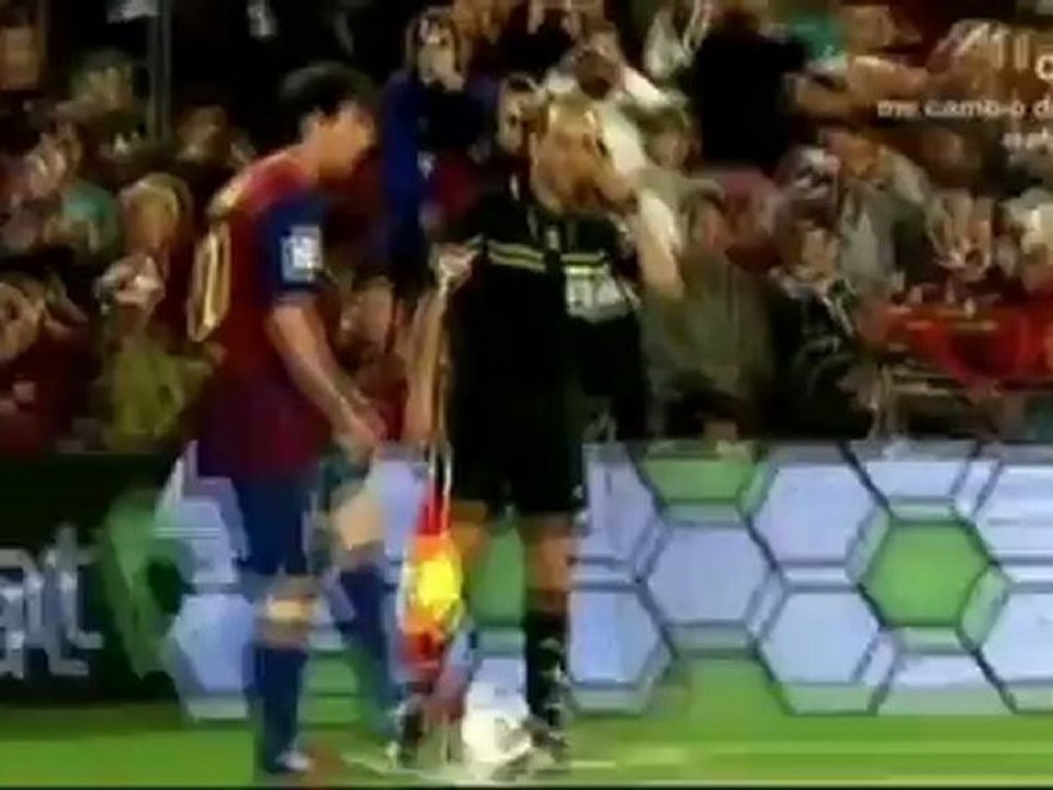 Otro hat trick de Messi para su record