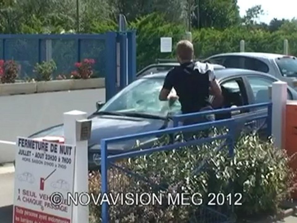 Windshield Wipers Prank Leave my car alone ! ( Mad Boys ) Vidéo