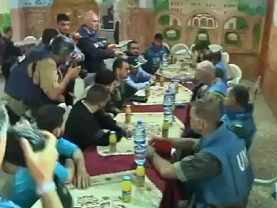UN observers visit Homs