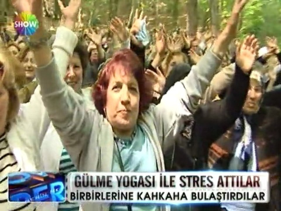 Gülme Yogası ile stres attılar - 03 mayıs 2012