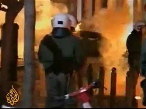 Riots 'turn Athens into a war zone' - 14 Dec 08