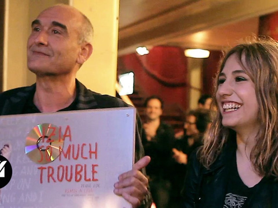 Izia reçoit son disque d'or ! @ Casino de Paris