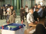 İran'da halk ikinci tur seçim için sandık başında