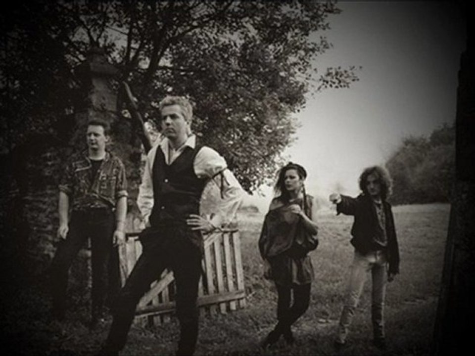 Move - Skeletal Familiy