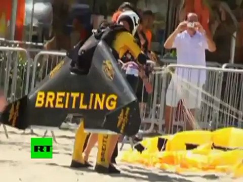 Jetman, un homme volant au-dessus de Río de Janeiro (Brésil)
