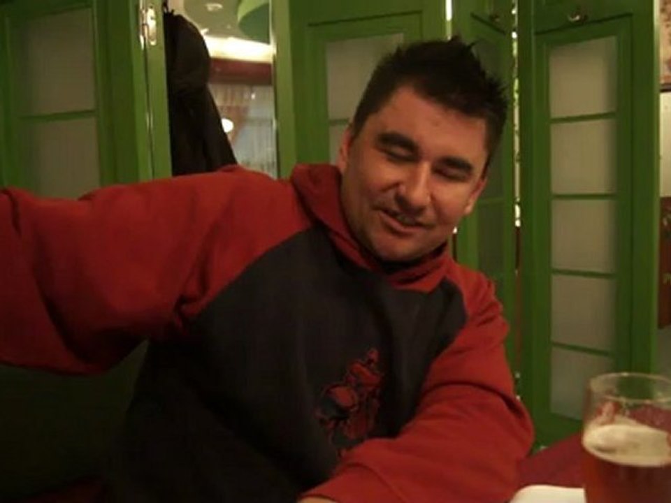 Kaczmar z GW pozdrawia wszystkich ochroniarzy [wiocha kwejk.pl ](1080p_H.264-AAC)