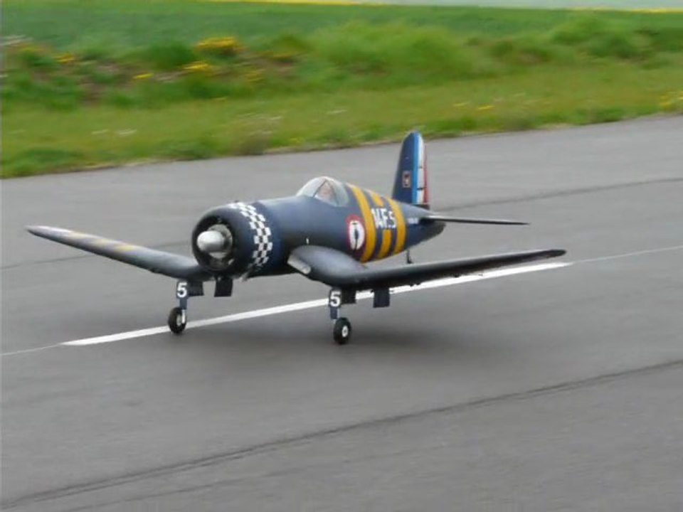 1er vol du Corsair de Gérard ( Black Horse 2,30m 56 cm3 )