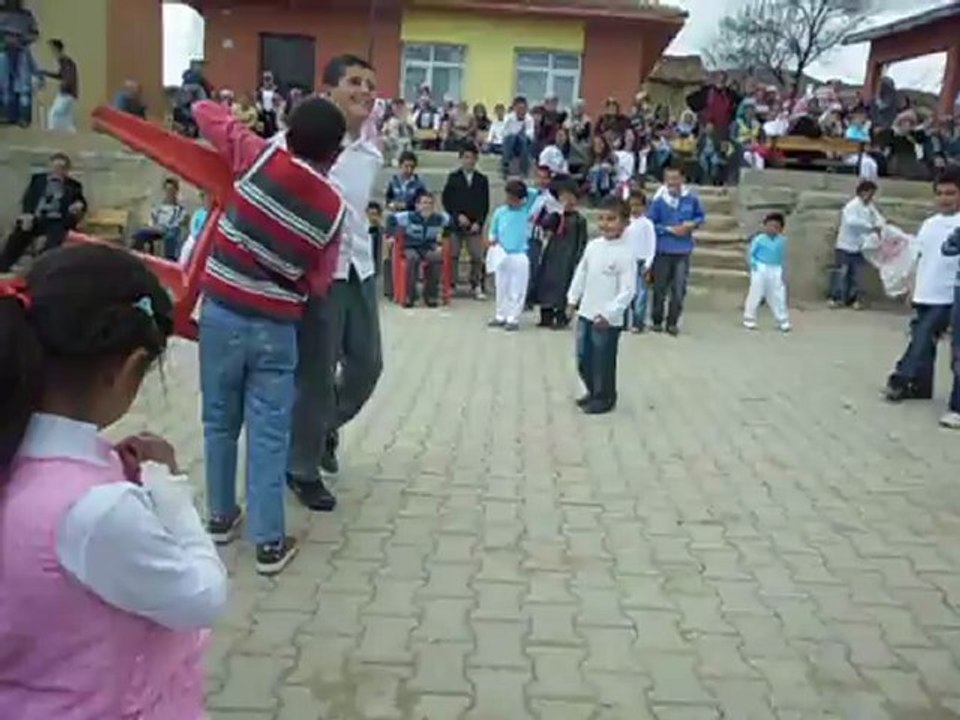 Şehit Hayati REÇBER İlköğretim Okulu 23 Nisan Gösterisi (Sandalye Kapmaca) 2012