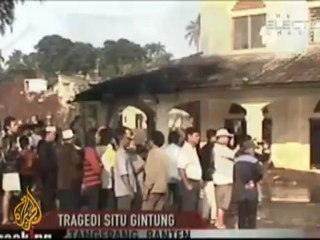 Homes washed away as flash flood hits Jakarta - 27 Mar 09