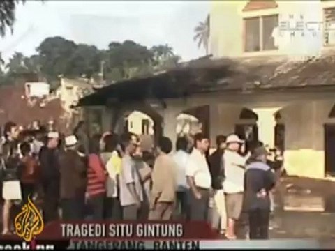 Homes washed away as flash flood hits Jakarta - 27 Mar 09
