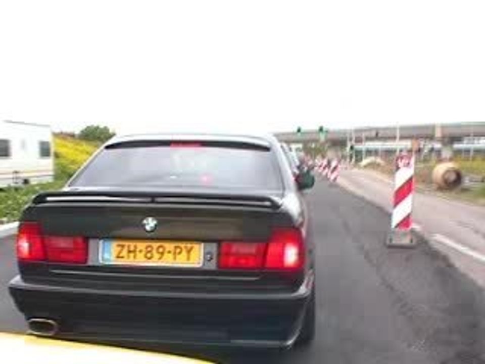 BMW e30 vs m5