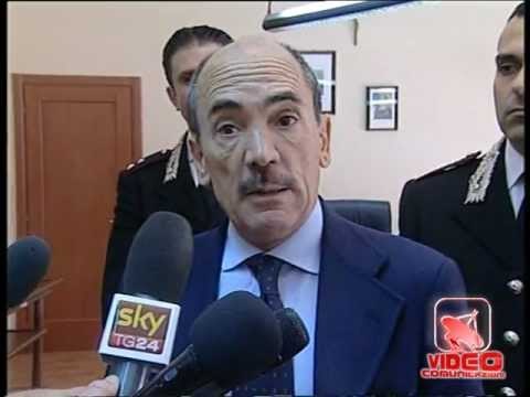 Casal di Principe (CE) - Arrestati i figli di Sandokan . Sgomberata villa kitsch (04.05.12)