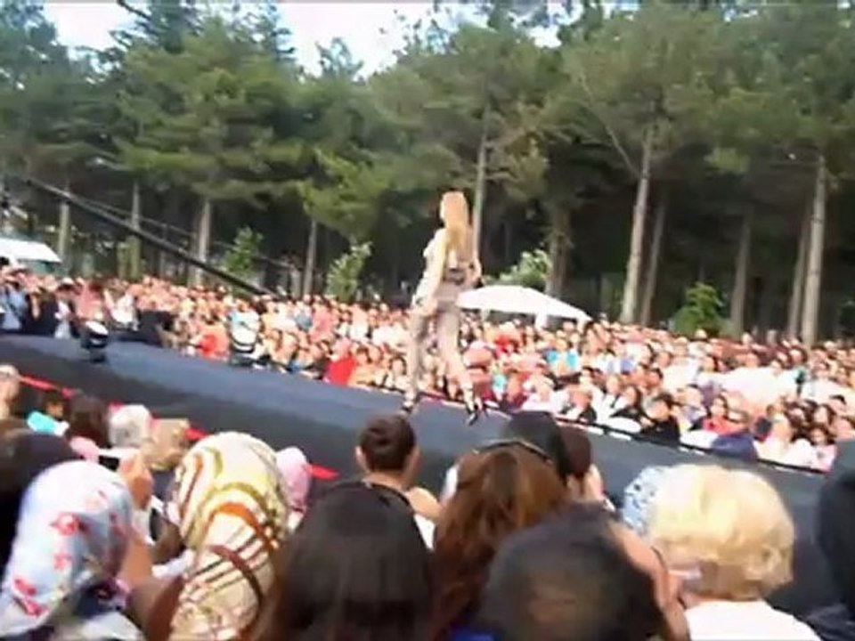 ESKŞEHİR 'DE DEFİLE