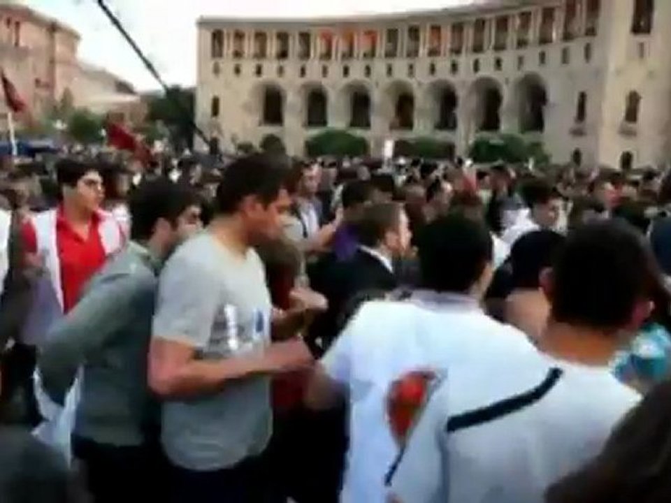 Explosion at Armenian political rally