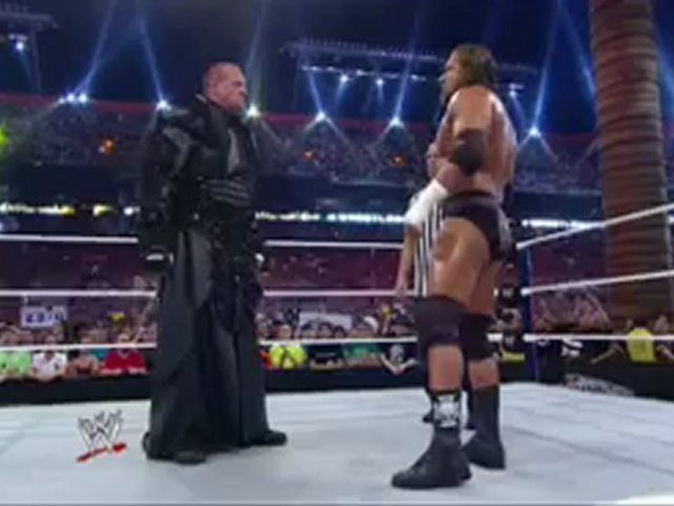 Undertaker vs Triple H Wrestlemania 28 Parte 1/5