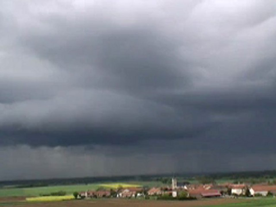 Petit orage du 05 mai 2012.